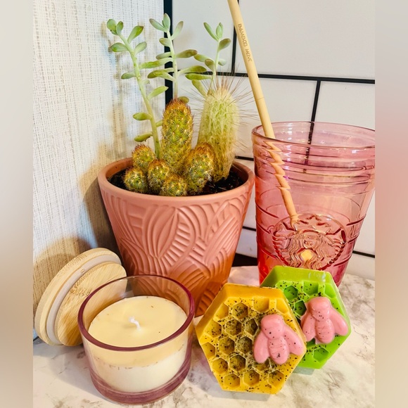 Handcrafted Honey Avocado Soap - Picture 2 of 11